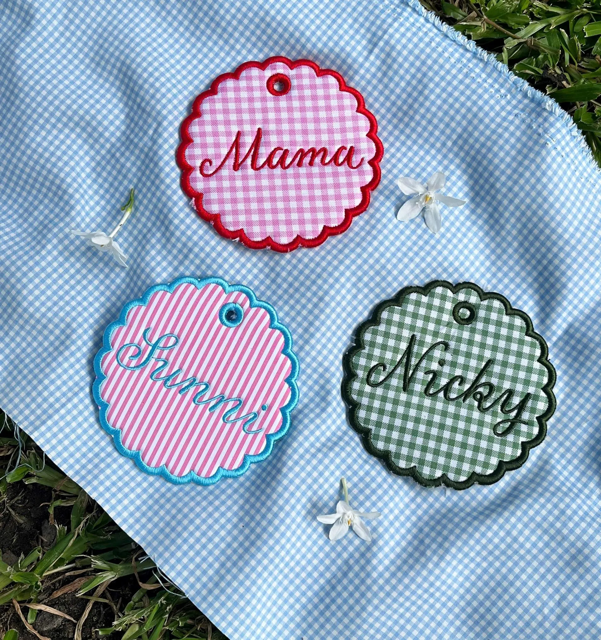 Custom Name and Date Embroidered Bag Charm, Personalized Baby Keepsake Keychain, Circle Diaper Bag Tag, Newborn Gift